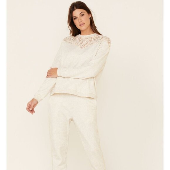 NWOT Beyond The Radar Women's Oatmeal Lace Yoke Crew Top Sweater Pullover L lace - Picture 1 of 8